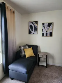 Bright, Sunny home * 5 miles from Mermaid Park! - Image 2