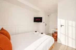 JIJI Suites • Suite Élégance • Sénart-en-Bieuvre - Image 5