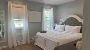 Modern 2BR Sleeps 6 | Free Parking | Near Metro - Image 2