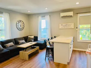 Modern 2BR Sleeps 6 | Free Parking | Near Metro - Image 5