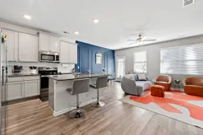 Electric & Vibrant Home |15 min from Mercedes Benz - Image 2