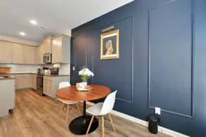 Electric & Vibrant Home |15 min from Mercedes Benz - Image 4