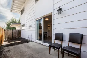 Contemporary 2 Bedroom Apartment w/ Washer & Dryer - Image 5