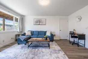 Contemporary 2 Bedroom Apartment w/ Washer & Dryer - Image 2