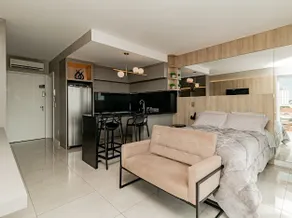 Sophisticated Design Loft Near the U.S. Consulate - Image 3