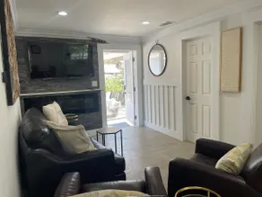 Secured Private Quiet 4 BdR home Newly renovated with security locks, iron doors, 4 bedrooms, 2 bathrooms, large courtyard, detached house - Image 5