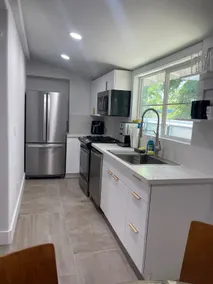 Secured Private Quiet 4 BdR home Newly renovated with security locks, iron doors, 4 bedrooms, 2 bathrooms, large courtyard, detached house - Image 2