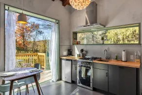 Stylish & Secluded Hideaway, 5 mins to EVL - Image 4