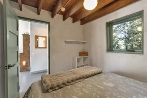 Stylish & Secluded Hideaway, 5 mins to EVL - Image 5