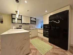 The Luxurious Hideaway - Image 4