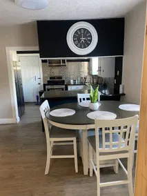 House with ample parking - Image 3