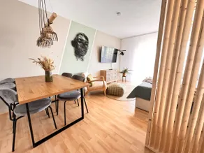 Urban Gem / 2 King-Size Beds / Balcony / 6 Min to the Lake - Image 4