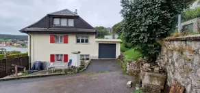 House facing the lake - Image 2