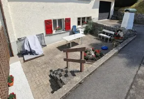 House facing the lake - Image 4