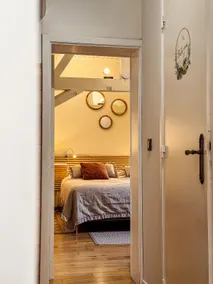 Cozy loft in historic Skindles Guesthouse - Image 3