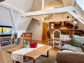 Cozy loft in historic Skindles Guesthouse - Image 5