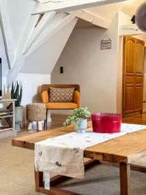 Cozy loft in historic Skindles Guesthouse - Image 4