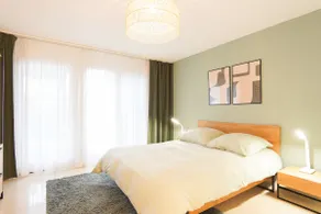 Private Garden 2BR Apt, 8 Mins to Airport +carpark - Image 2