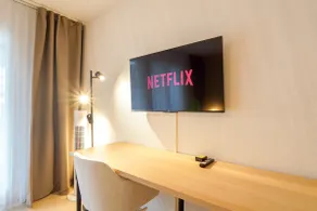 Private Garden 2BR Apt, 8 Mins to Airport +carpark - Image 5