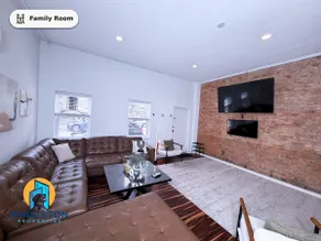 4BR Downtown • Sleeps 11 • Parking • Pet Friendly - Image 2