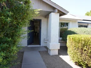 Cozy Home With Pool in Phoenix - Image 3