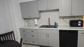 BE Refreshed - Sleeps 6 near WYNN & Utica College - Image 5