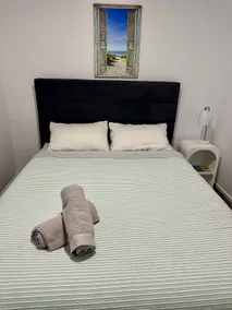 Boutique Coastal Beach House Cowes Phillip Island Sleeps 8 - Image 5