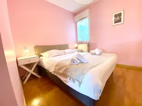 Au Bonheur des Roses, parking, terrasse & jardin - Image 2
