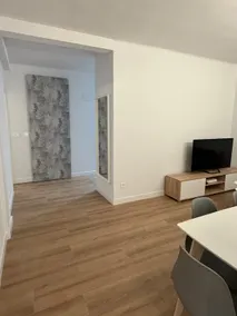 Renovated and centrally located home - Image 4