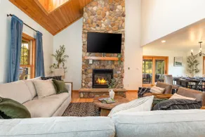 Luxury Stay- Sauna, Hot Tub, Fire Pit, Arcade! - Image 5