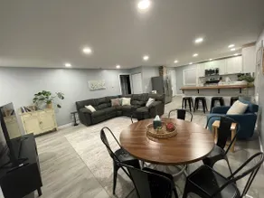 Roomy Downtown Apartment 3bd/2ba - Image 2