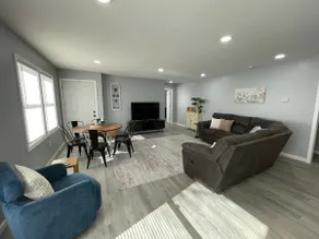 Roomy Downtown Apartment 3bd/2ba - Image 3