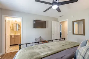 Lexington Luxe Retreat - Image 4