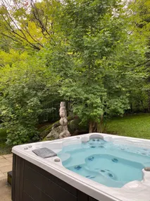 Lac Sept-Îles Retreat with Hot Tub - Image 3