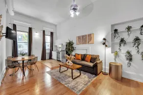 Quaint & Cozy Center City 1BR | Sleeps 4! - Image 2