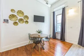 Quaint & Cozy Center City 1BR | Sleeps 4! - Image 4