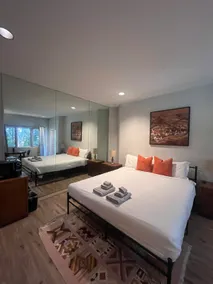 Private Oasis Suite · Tranquil Getaway - Image 5