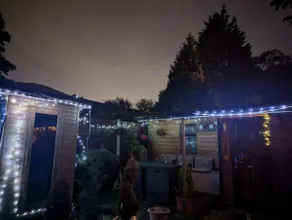 Converted shed with double bed and free parking - Image 5