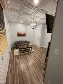 Modern downtown apartment in historic building - Image 5