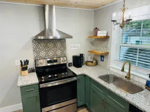 1940 Renovated Cottage Near Square/Lake Summer Fun - Image 3