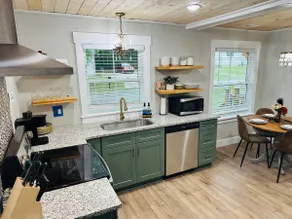 1940 Renovated Cottage Near Square/Lake Summer Fun - Image 5