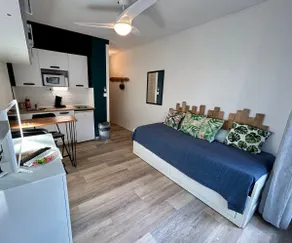 Bright beach studio - Image 5