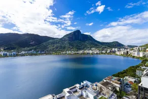 Luxury Stay in Lagoa: 2 Bedroom Panoramic Views - Image 5