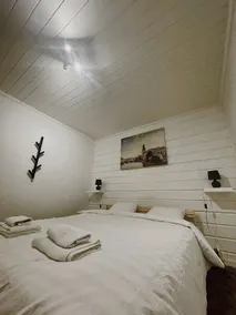 Warm & Homely Hideaway – Terrace & Mountain View - Image 4
