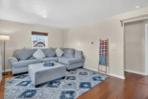 NFL Draft stay/sleeps 6/parking/10 mins to city - Image 3