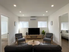 Bright and Breezy Retreat +Gated Parking/ Beach/DT - Image 4