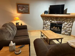 Lazy Bear Lodge - Image 2