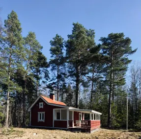 Off-grid Swedish Cabin - Image 2