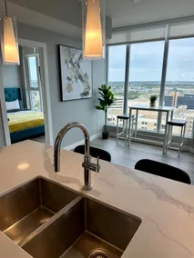 Luxurious View, king bed, Near Rogers - Image 2