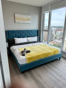 Luxurious View, king bed, Near Rogers - Image 3